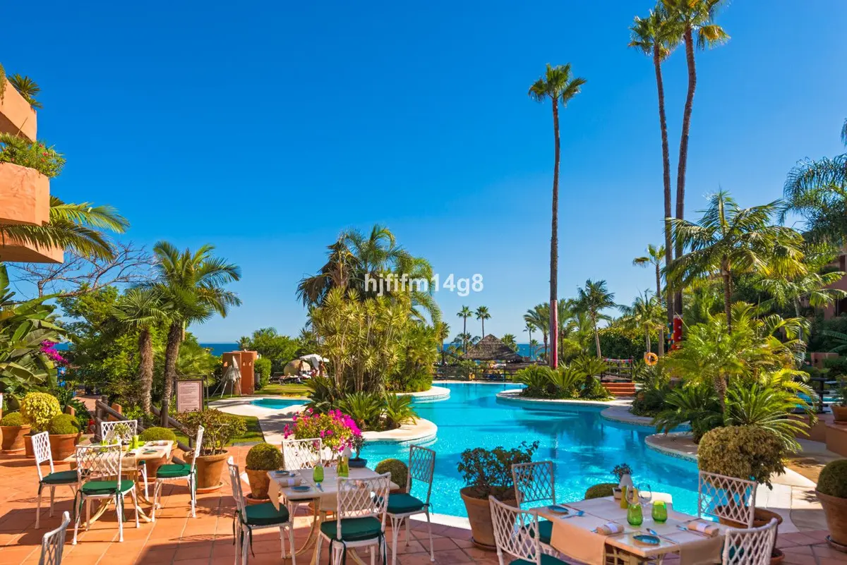 Middle Floor Apartment in Estepona