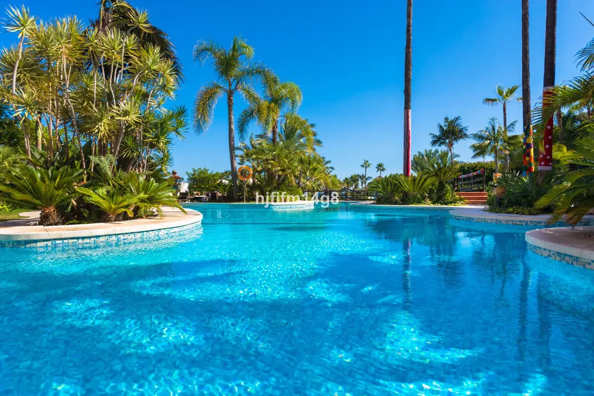 Middle Floor Apartment in Estepona