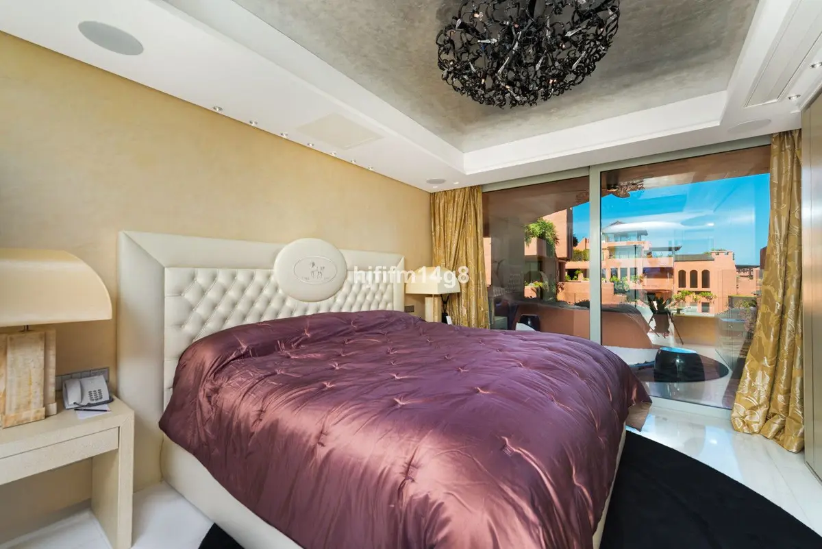 Middle Floor Apartment in Estepona