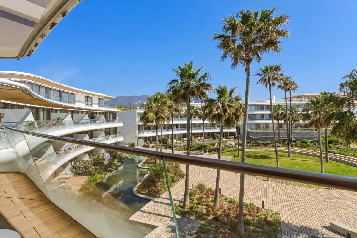 Middle Floor Apartment in Estepona