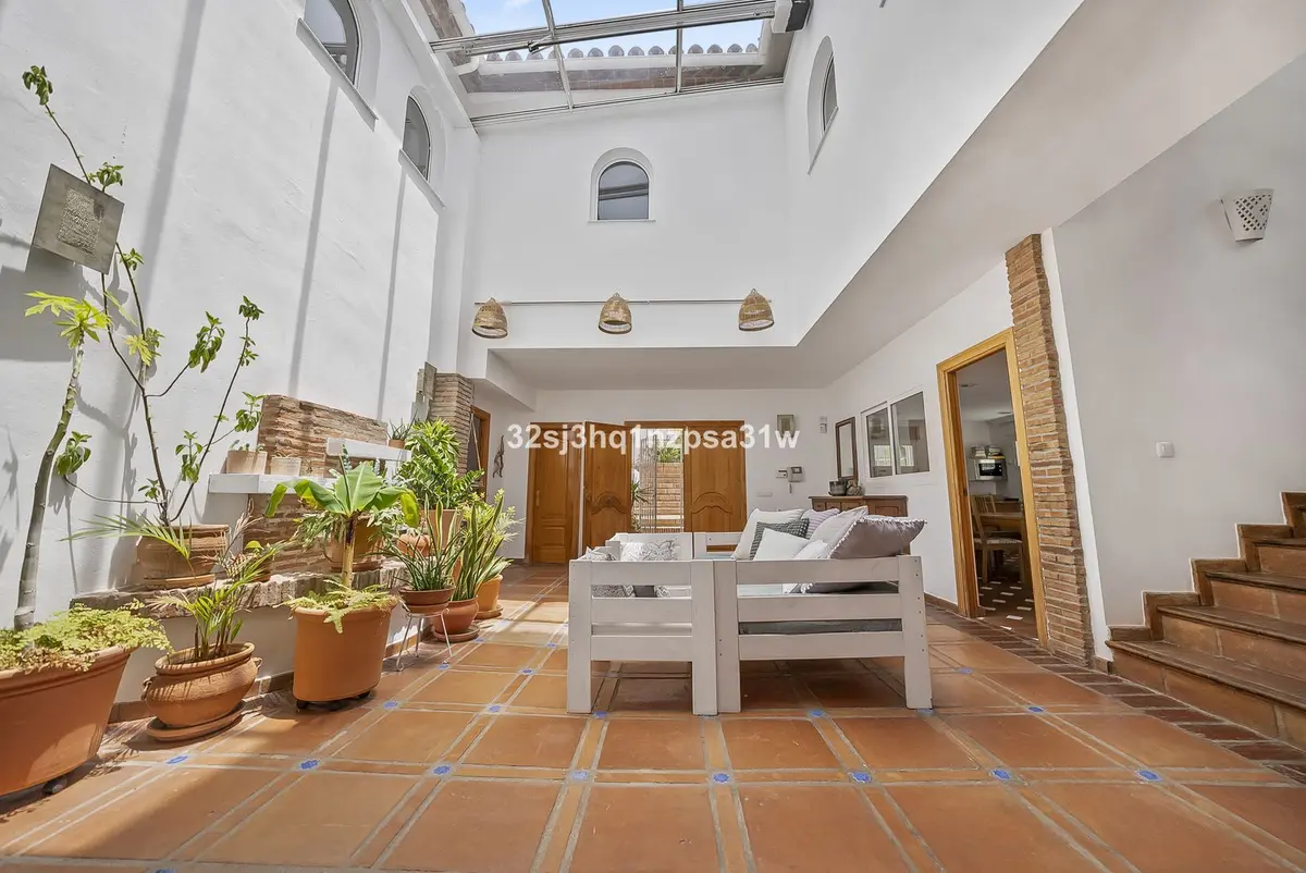 Detached Villa in Estepona