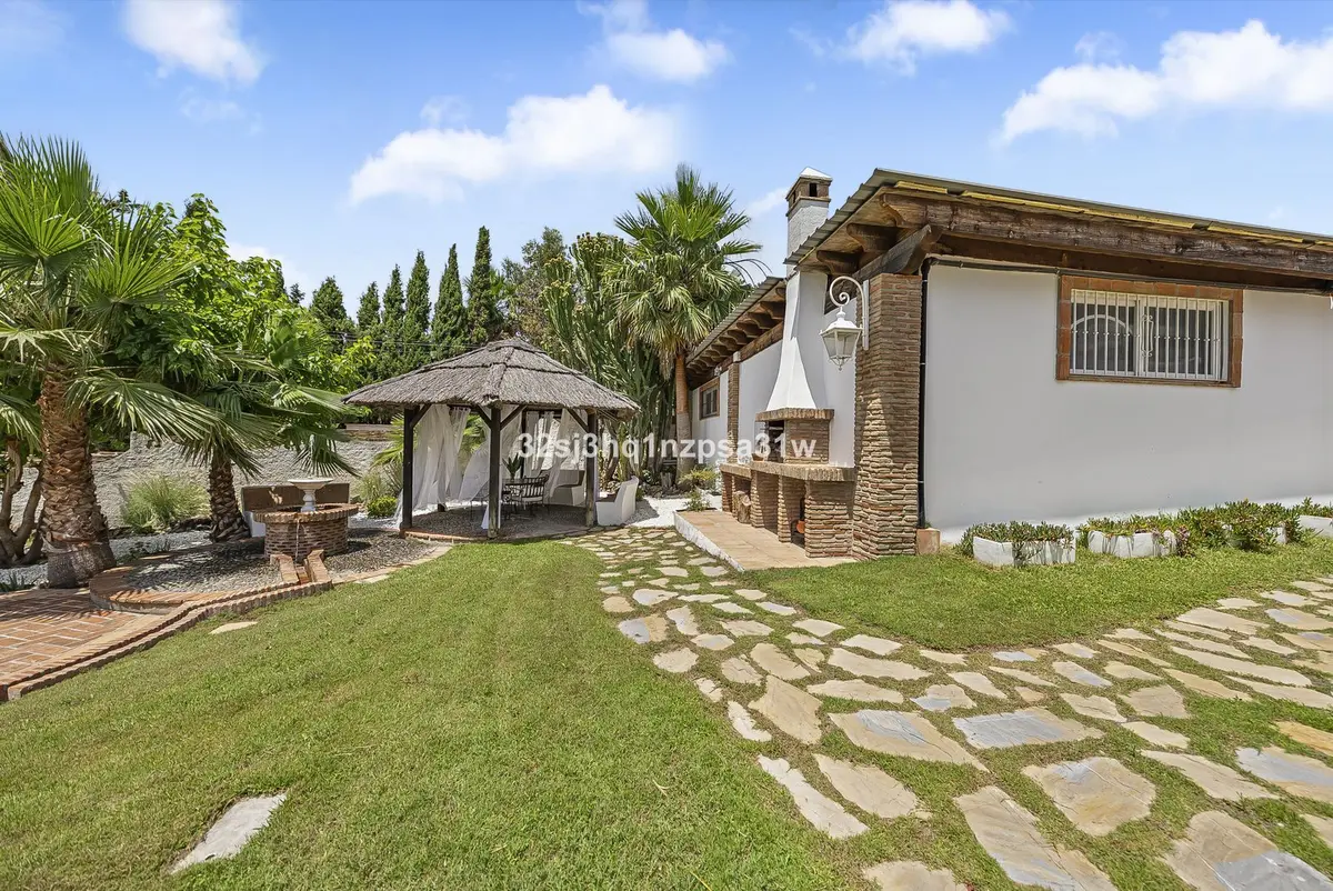 Detached Villa in Estepona