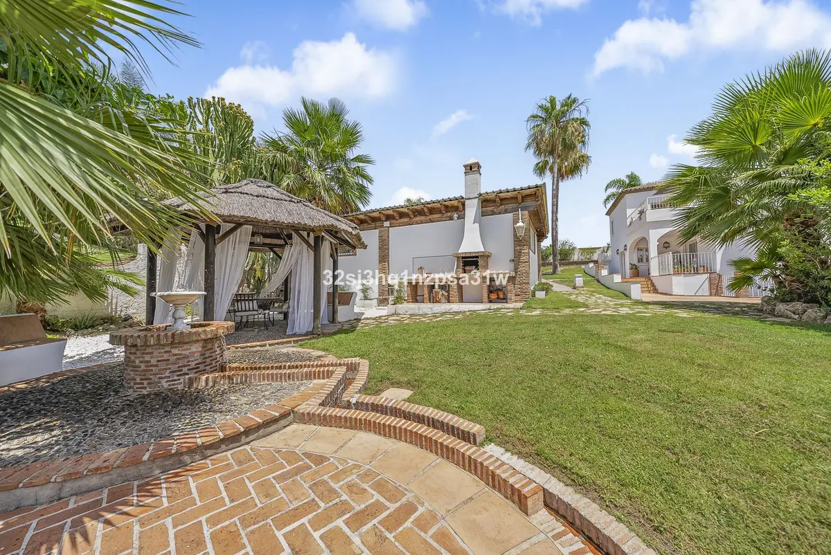 Detached Villa in Estepona