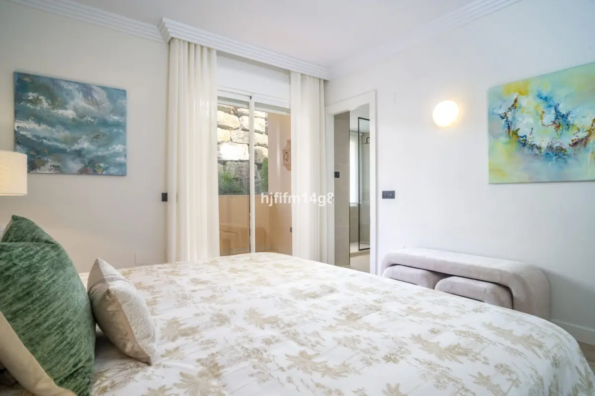 Middle Floor Apartment in Nueva Andalucía