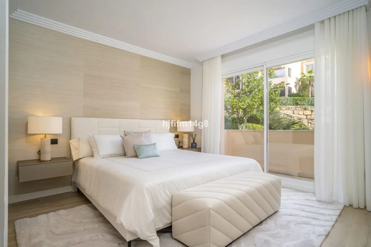 Middle Floor Apartment in Nueva Andalucía