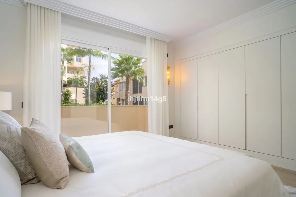 Middle Floor Apartment in Nueva Andalucía