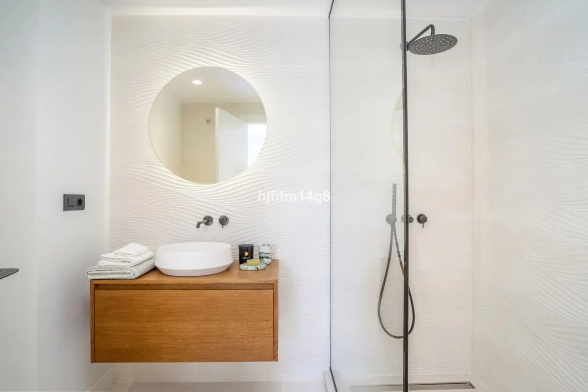 Middle Floor Apartment in Nueva Andalucía