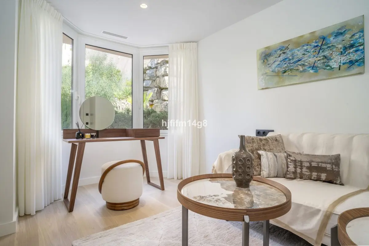 Middle Floor Apartment in Nueva Andalucía