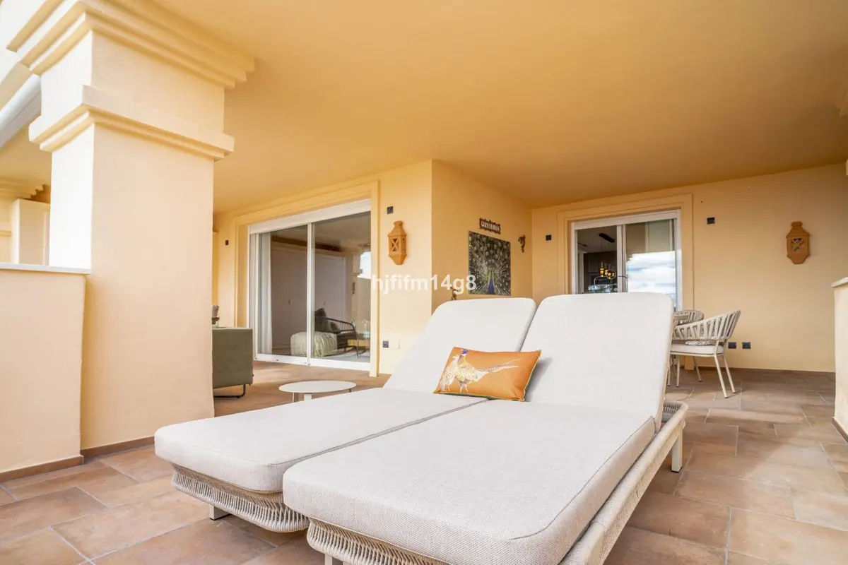 Middle Floor Apartment in Nueva Andalucía
