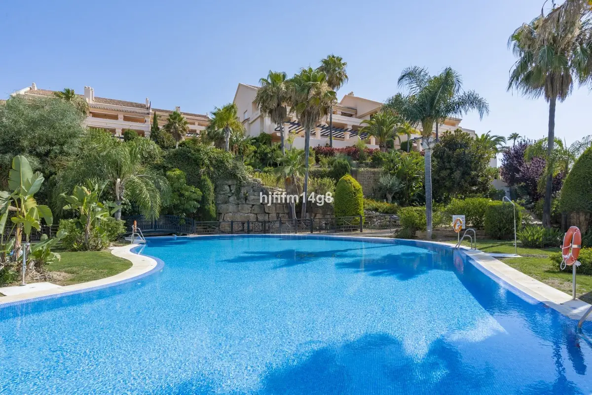 Middle Floor Apartment in Nueva Andalucía