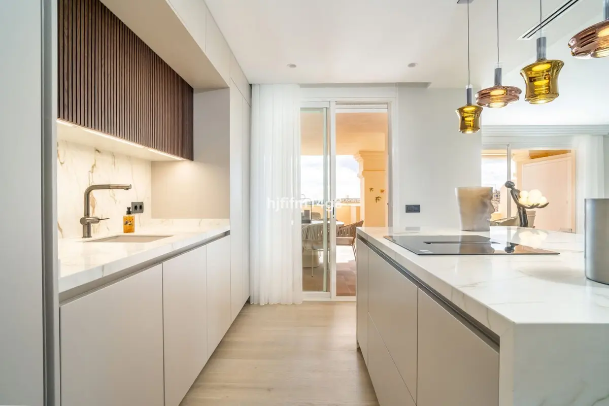 Middle Floor Apartment in Nueva Andalucía