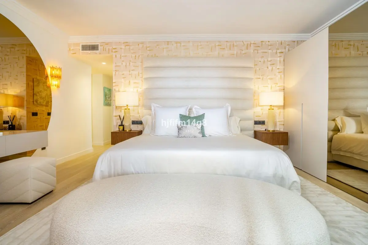 Middle Floor Apartment in Nueva Andalucía