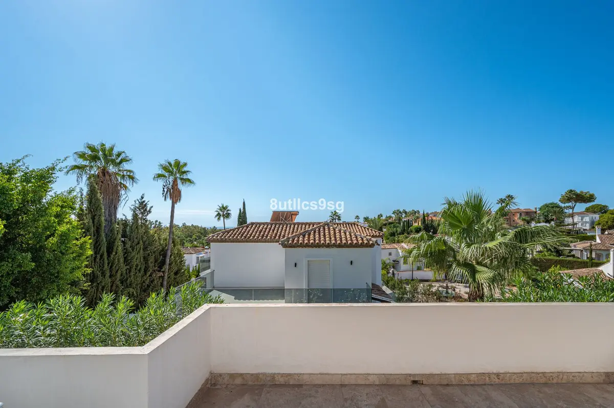 Detached Villa in Nueva Andalucía