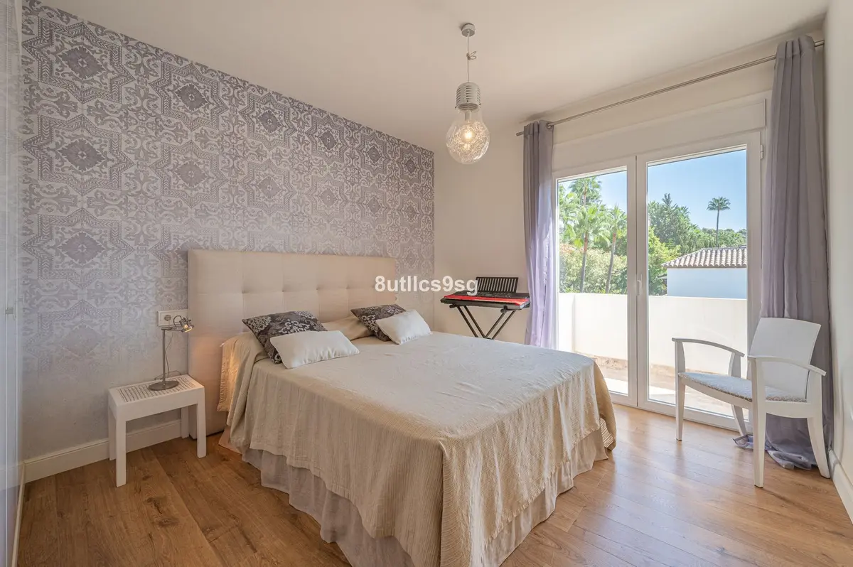 Detached Villa in Nueva Andalucía