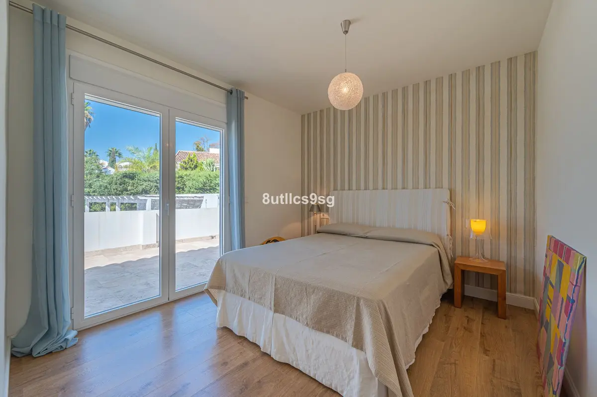 Detached Villa in Nueva Andalucía