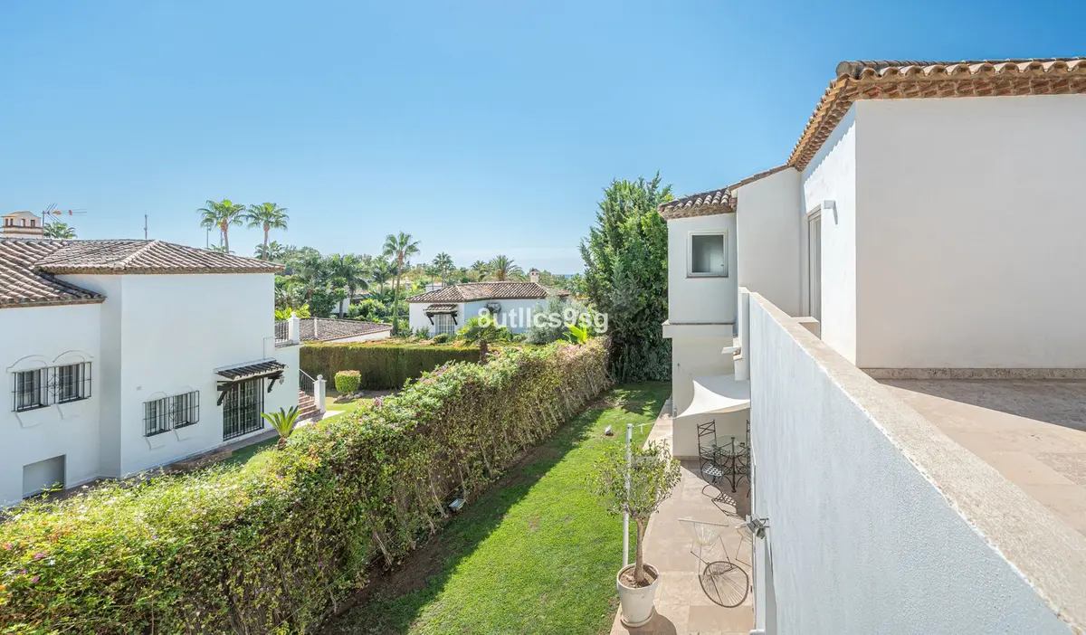 Detached Villa in Nueva Andalucía