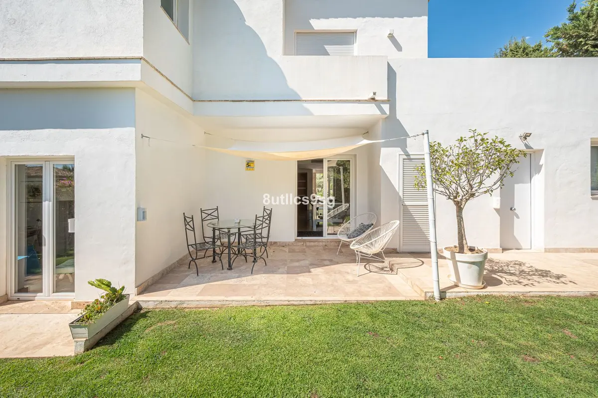Detached Villa in Nueva Andalucía