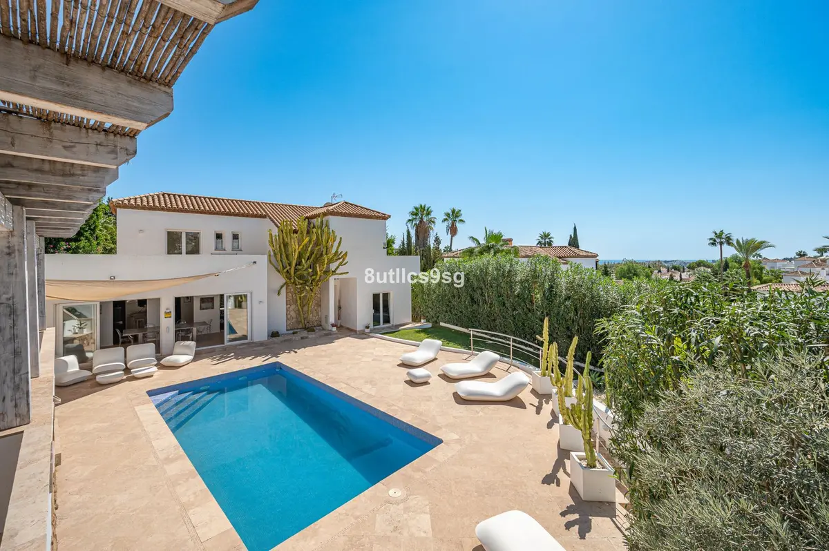 Detached Villa in Nueva Andalucía