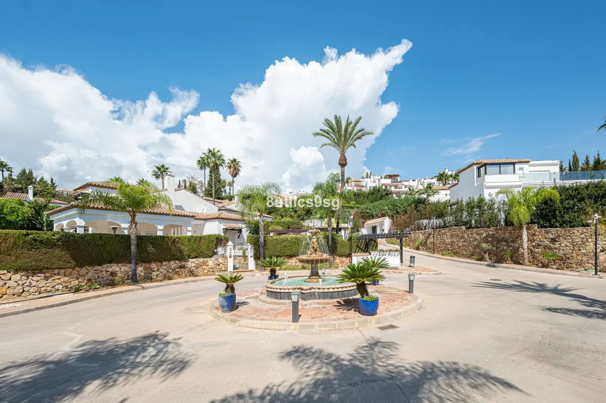 Detached Villa in Nueva Andalucía
