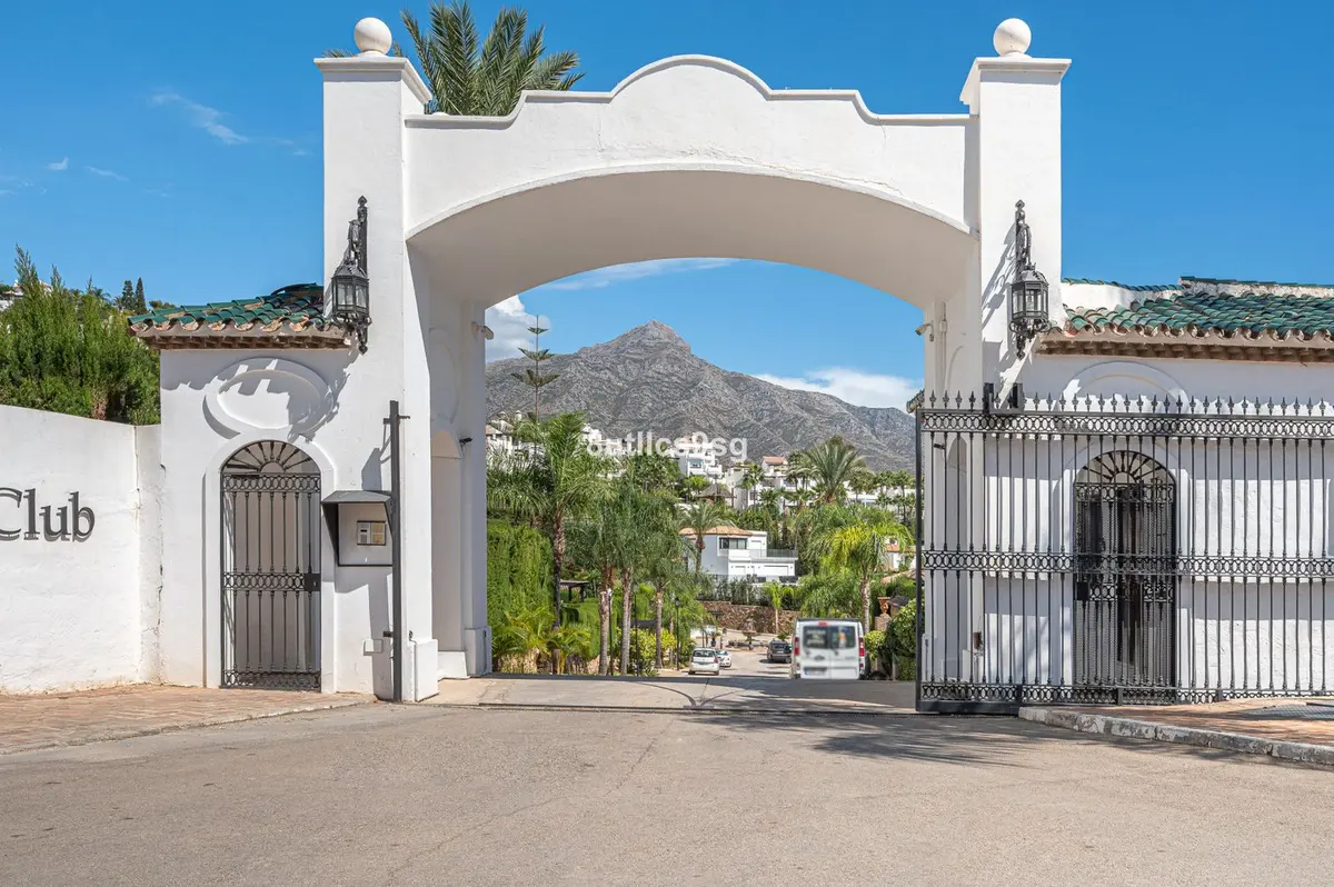 Detached Villa in Nueva Andalucía
