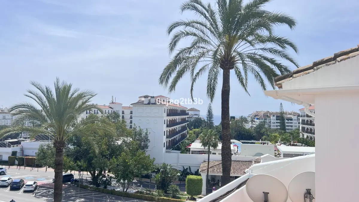 Duplex in Nueva Andalucía