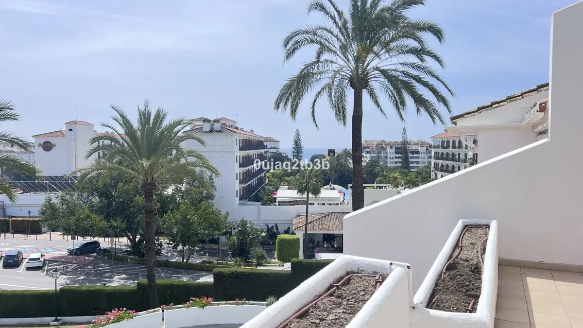 Duplex in Nueva Andalucía