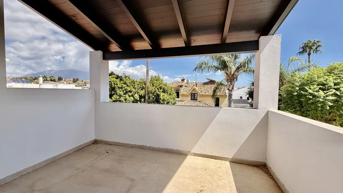 Detached Villa in Nueva Andalucía