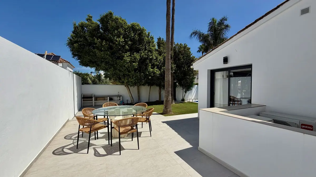 Detached Villa in Nueva Andalucía