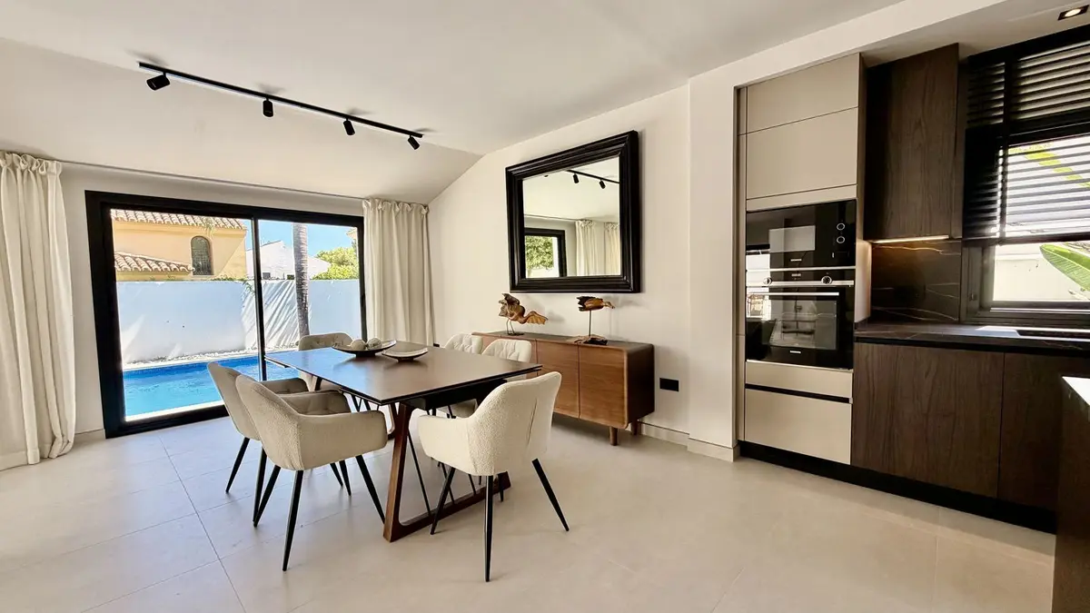 Detached Villa in Nueva Andalucía