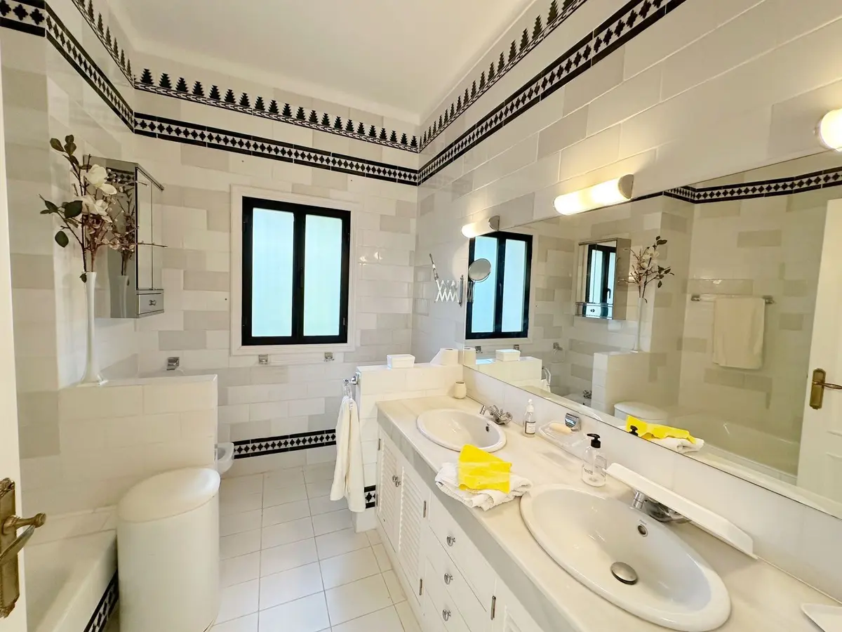 Detached Villa in El Paraiso