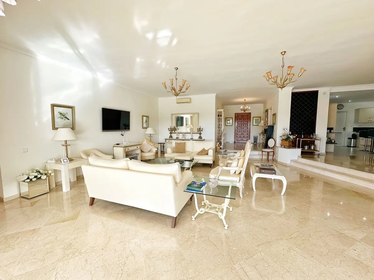 Detached Villa in El Paraiso