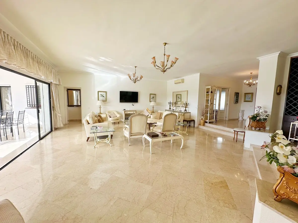 Detached Villa in El Paraiso
