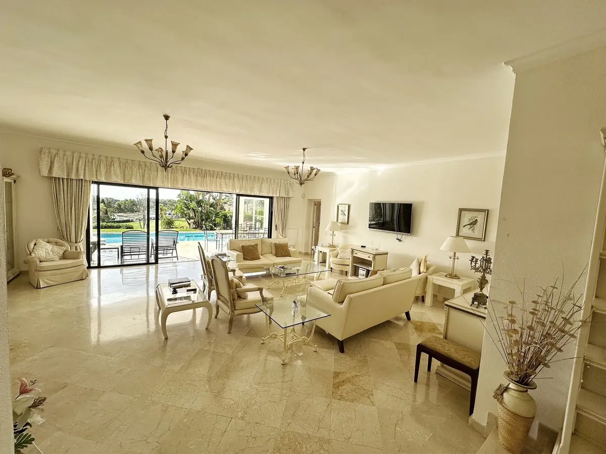 Detached Villa in El Paraiso