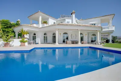 Panoramic Sea View Villa in Benahavís with Gym