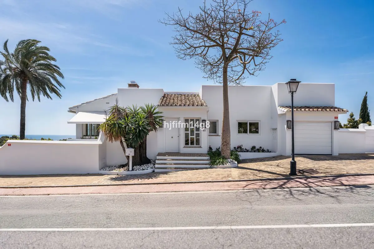 Detached Villa in Nueva Andalucía