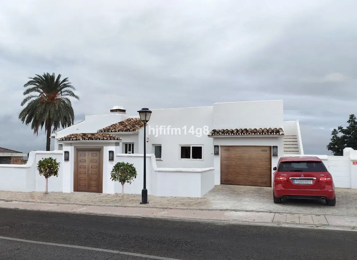 Detached Villa in Nueva Andalucía