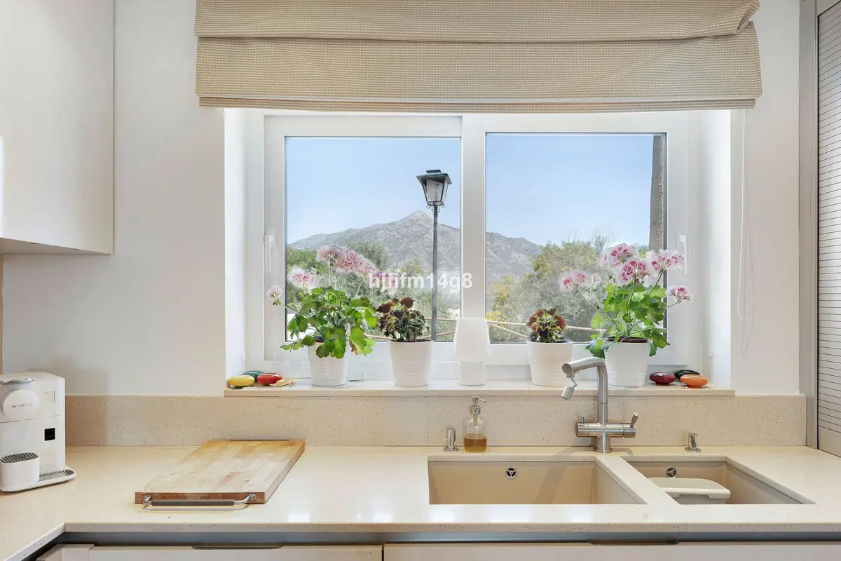 Detached Villa in Nueva Andalucía