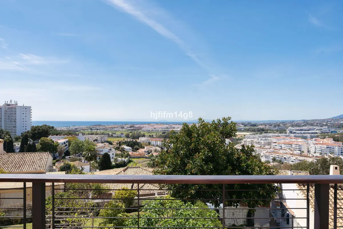 Detached Villa in Nueva Andalucía