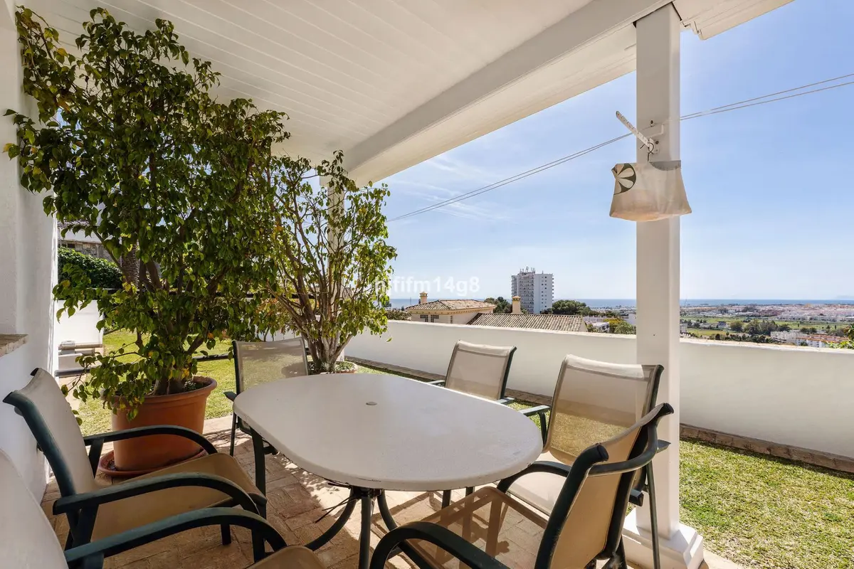 Detached Villa in Nueva Andalucía