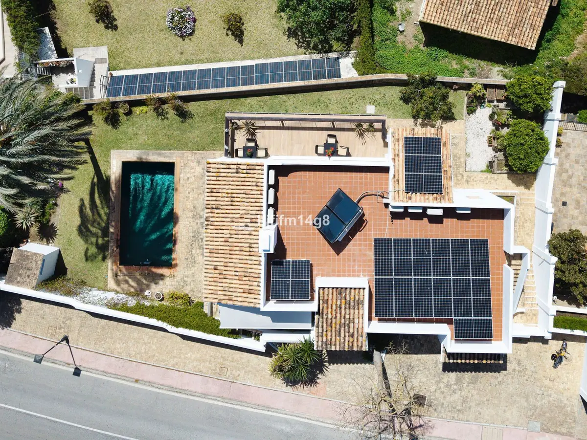 Detached Villa in Nueva Andalucía