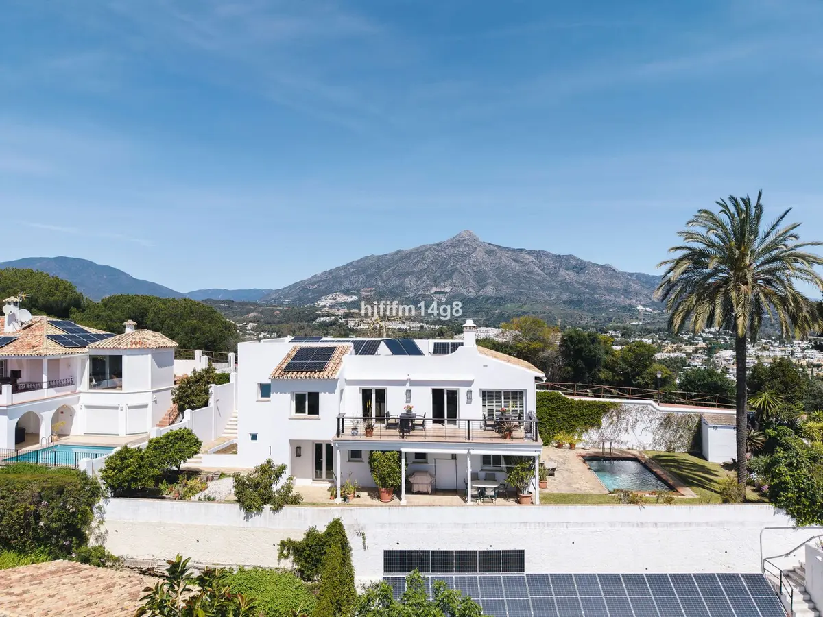 Detached Villa in Nueva Andalucía