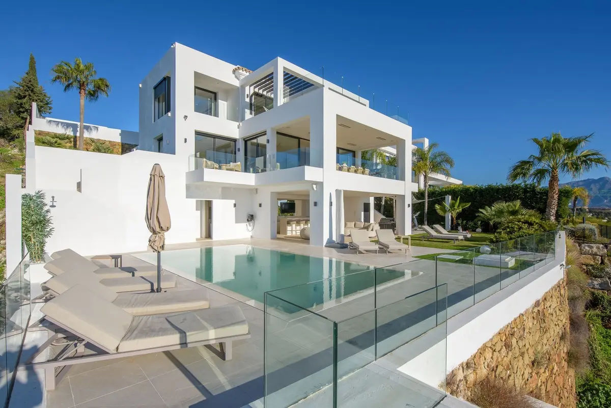 Detached Villa in El Paraiso