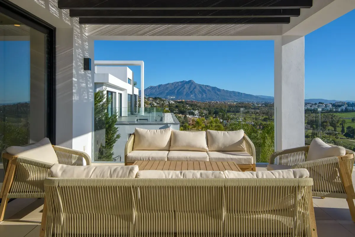 Detached Villa in El Paraiso