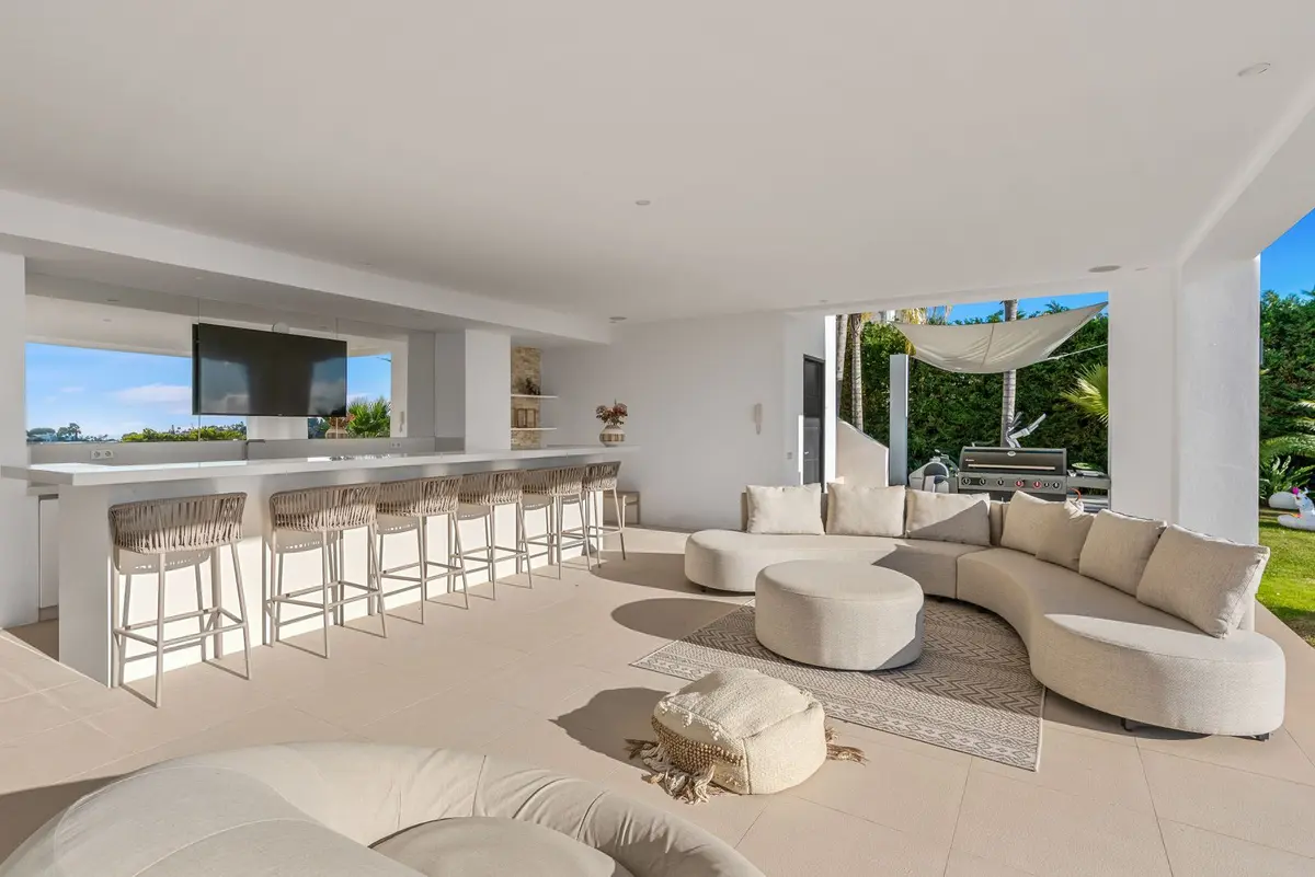 Detached Villa in El Paraiso