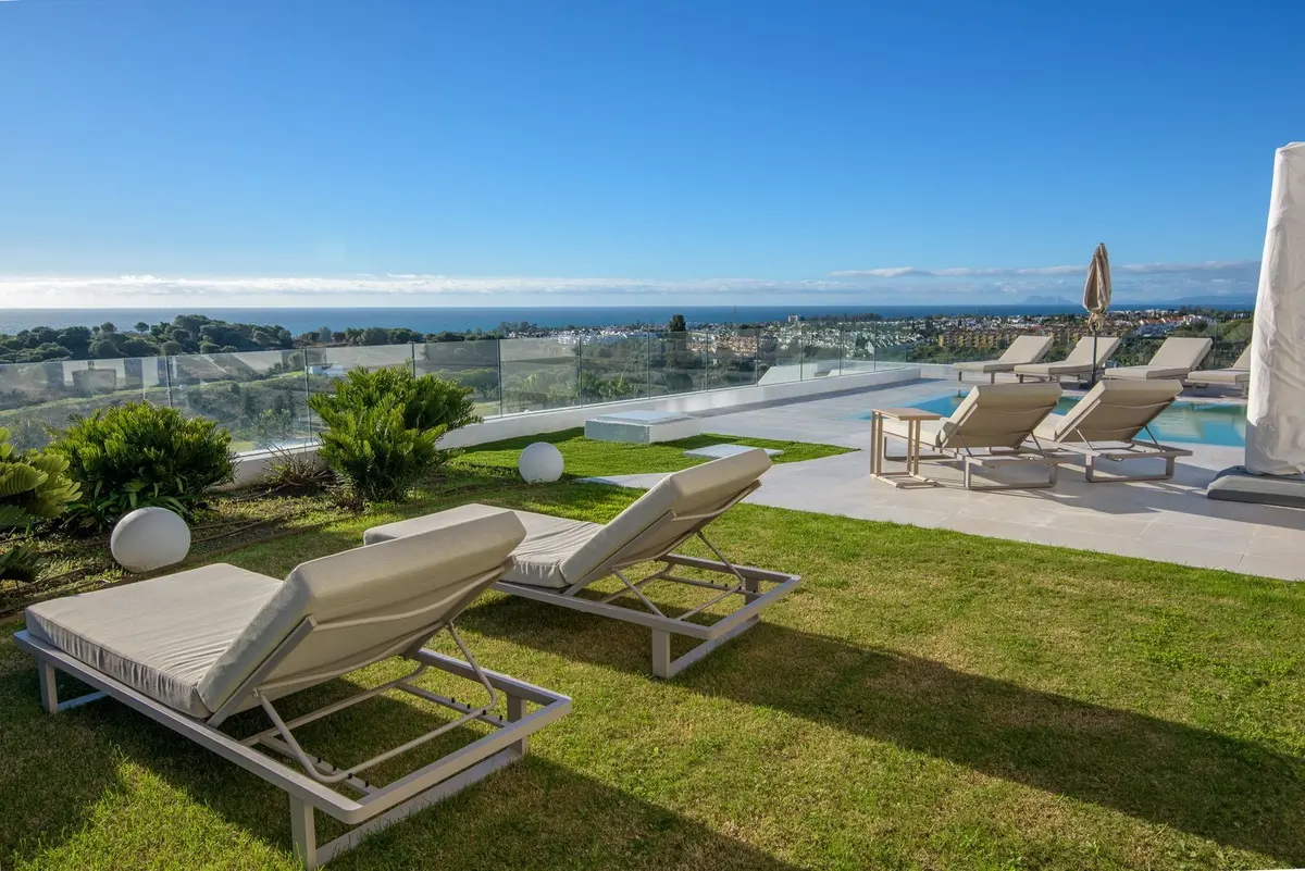 Detached Villa in El Paraiso
