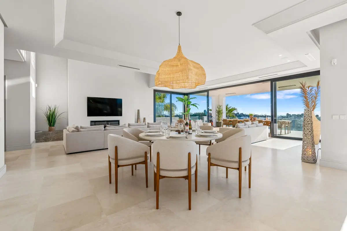 Detached Villa in El Paraiso