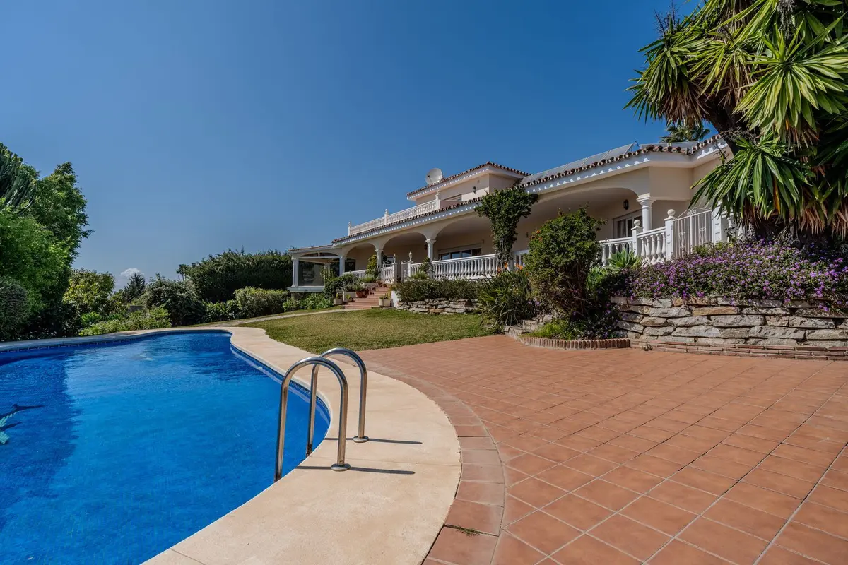 Detached Villa in El Paraiso