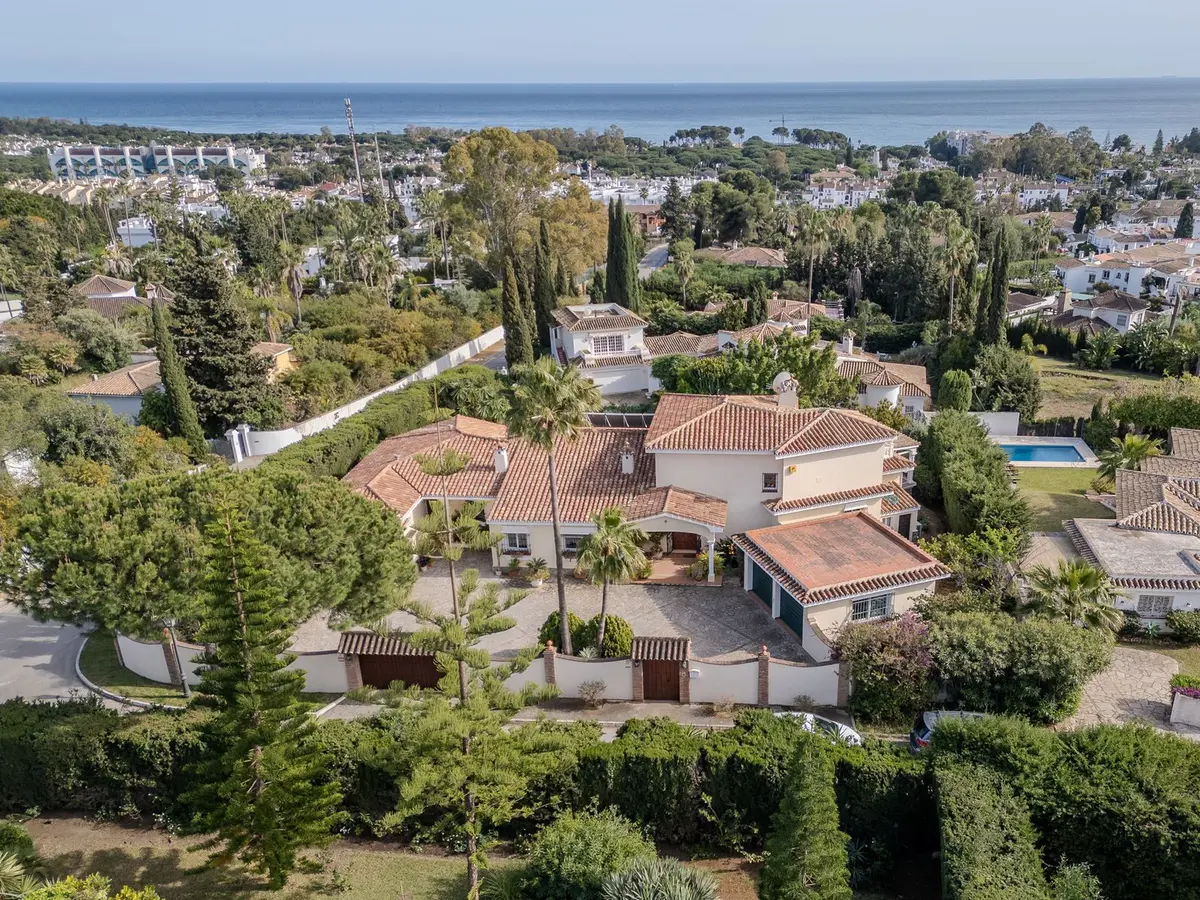 Detached Villa in El Paraiso