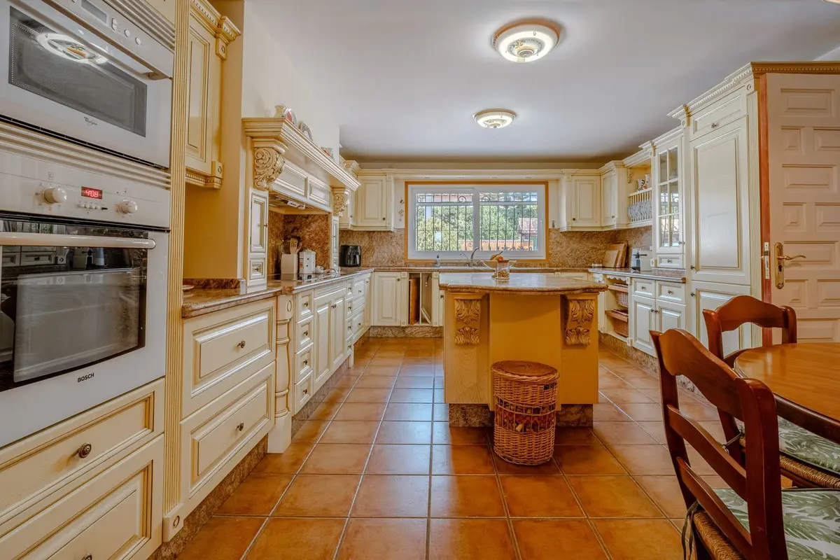 Detached Villa in El Paraiso