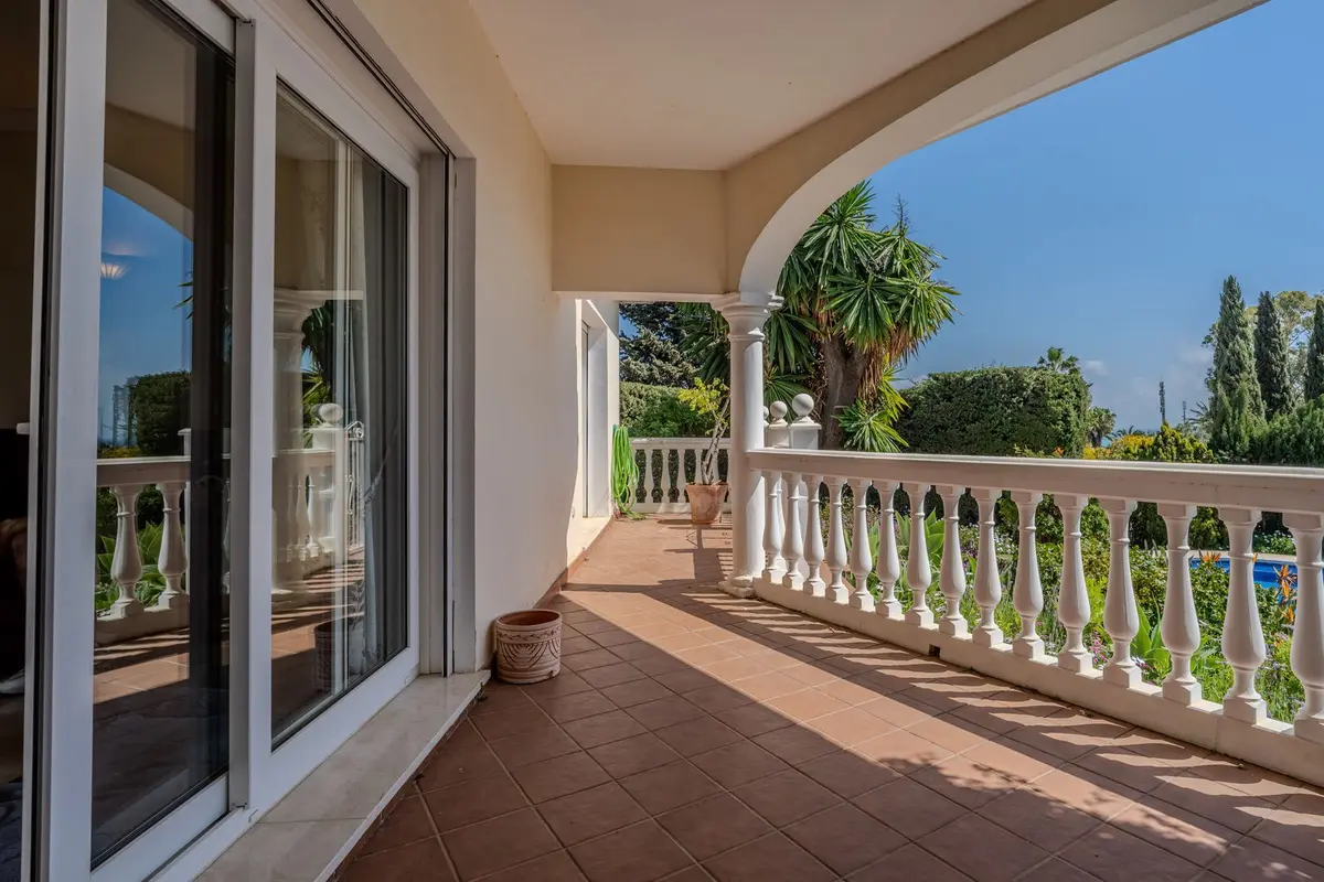 Detached Villa in El Paraiso